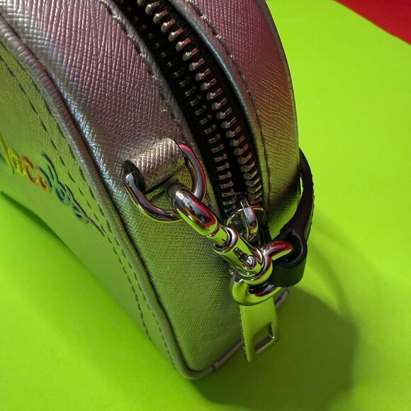✨ Marc Jacobs Silver Rainbow Unique Logo Crossbody Bag ✨ - Picture 6 of 12